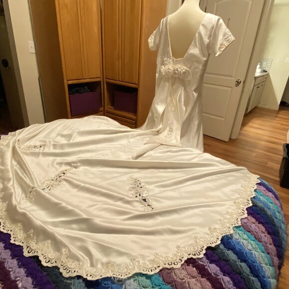 #17) Wedding Gown: Cream Roses - Picture 3 of 11